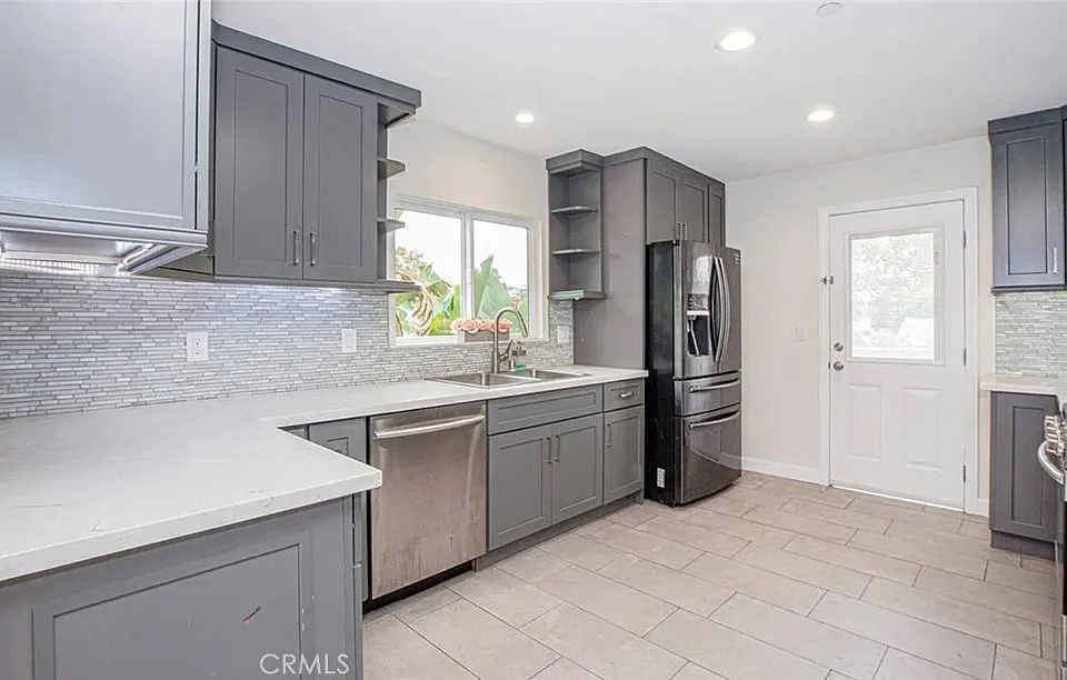 242 W Linden Ave #201