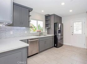 242 W Linden Ave, Burbank, CA