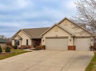 135 Quail Ridge Dr, Zumbrota, MN 55992