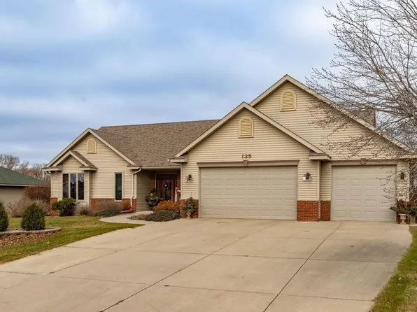 135 Quail Ridge Dr, Zumbrota, MN 55992