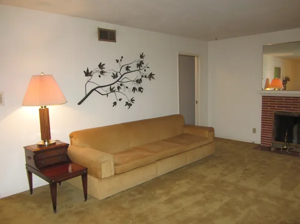 1220 W Mendocino Ave, Stockton, CA 95204