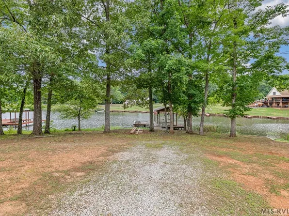 192 Baird Ln, Bracey, VA 23919