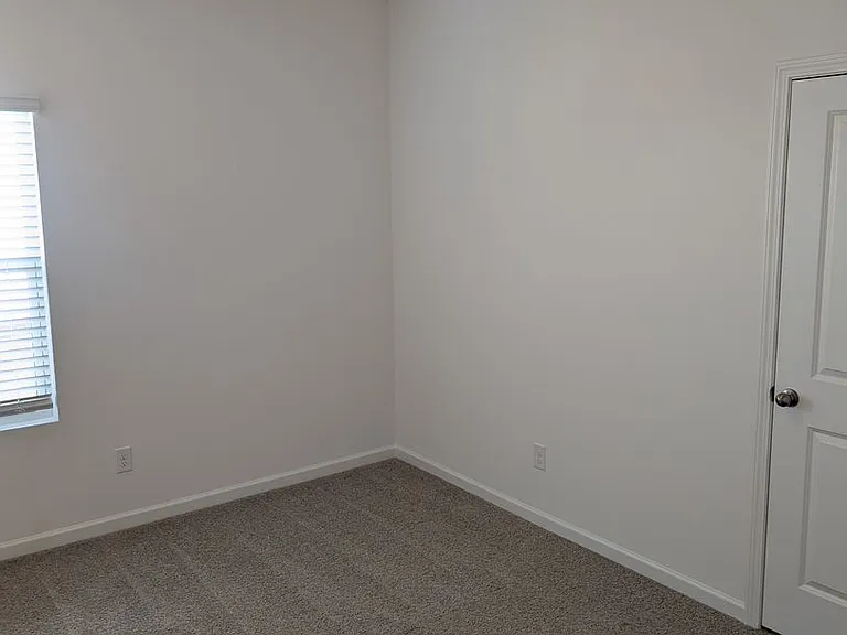 437 Gentle Bend Cv — Photo 11