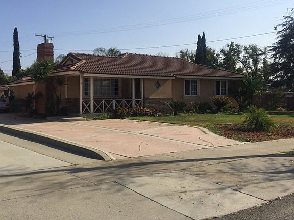 3rd image of 1546 N Palomares St