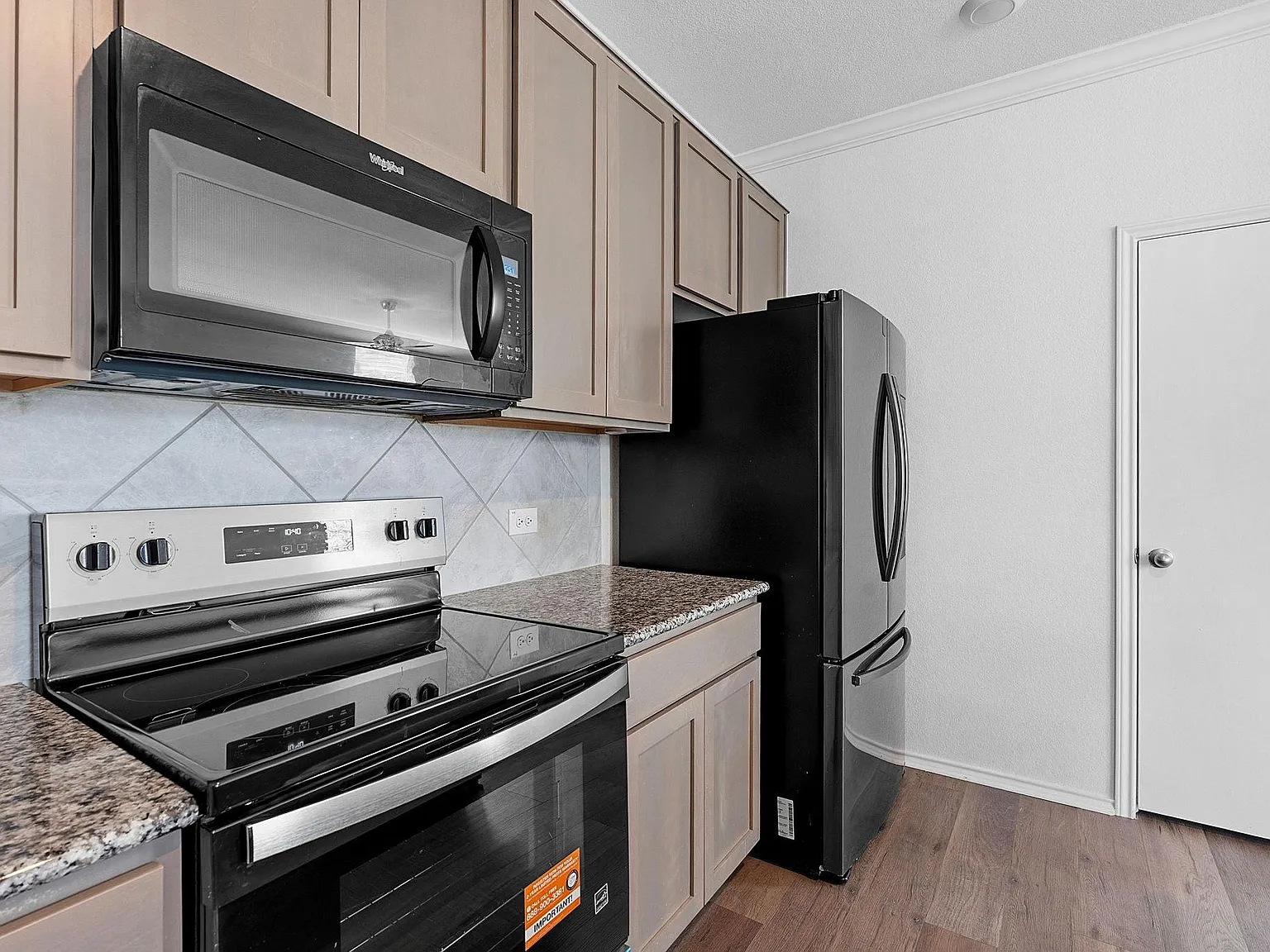 3 bed, 2.0 bath, 1352 sqft, $1,790 — Photo 4