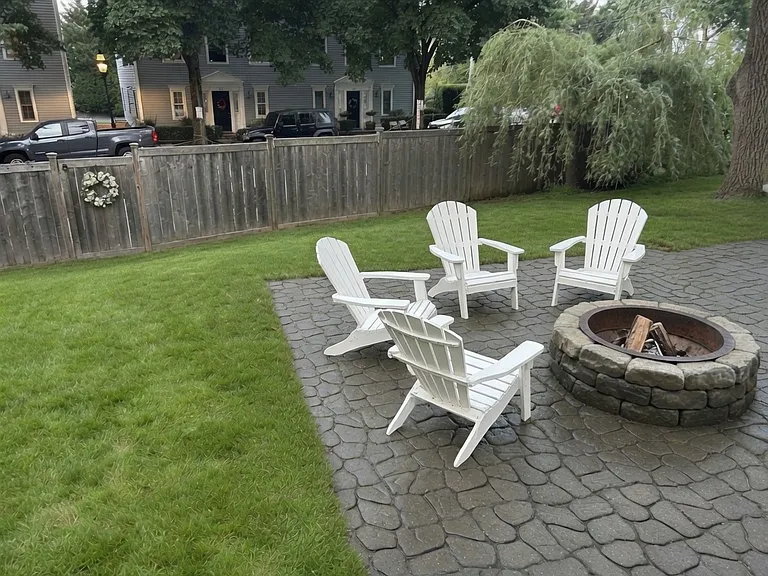 Post Rd — Photo 9