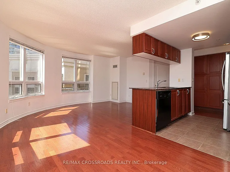 350 Princess Royal Dr #703 — Photo 5