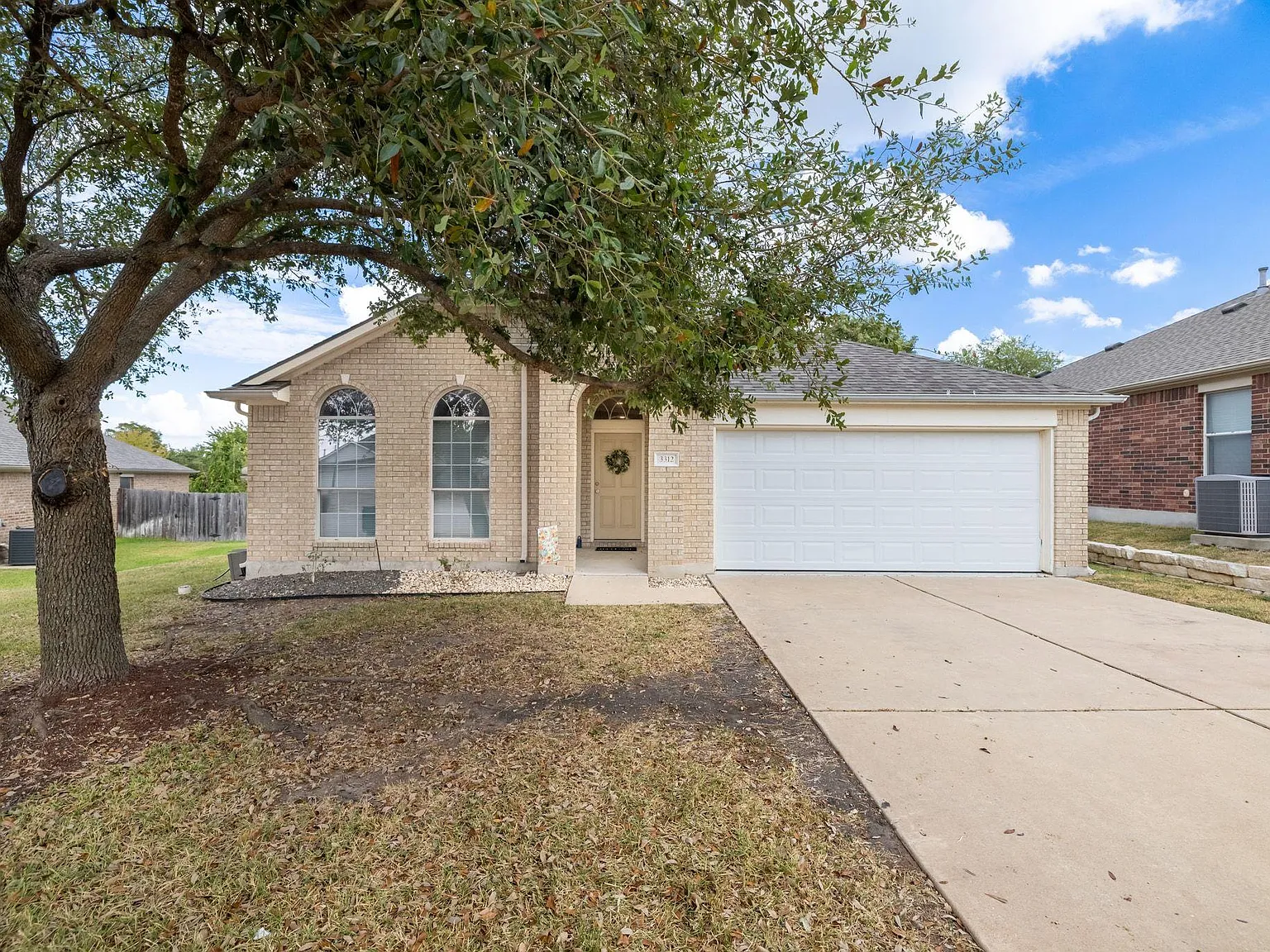 3 bed, 2.0 bath, 1756 sqft, $2,200 — Photo 2