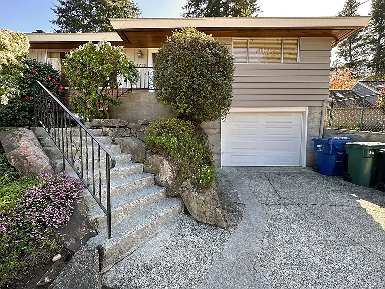 1253 NE 104th St — Photo 1
