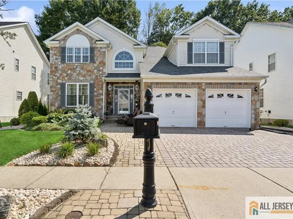 53 Bay Hill Blvd, Monroe Township, NJ 08831