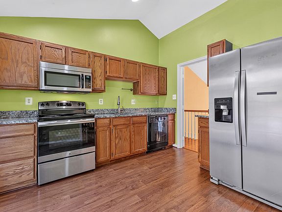 5th image of 49 Clark Ln