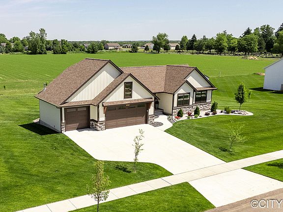 3rd image of 6181 Molli Dr