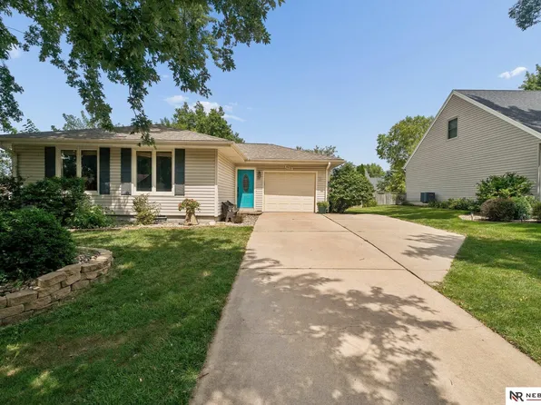 8520 Morning Glory Ln, Lincoln, NE 68505