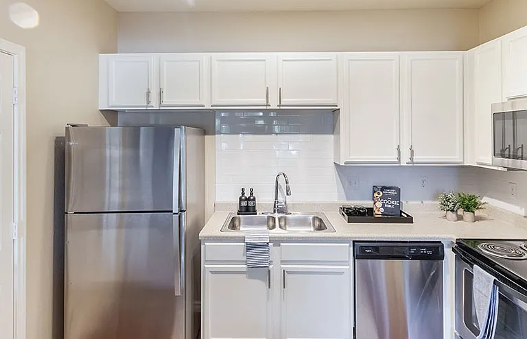 Bristol Place Apartment Homes — Photo 1