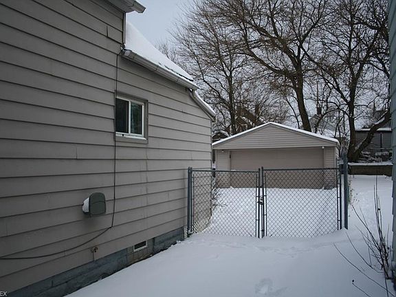 2nd image of 3625 E 53rd St