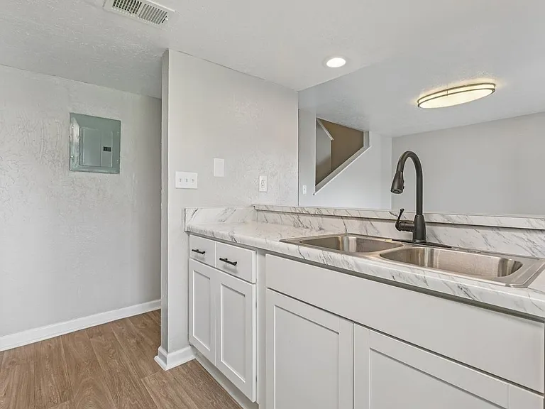 Winford Place Apartments — Photo 57
