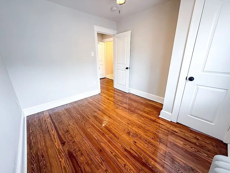 412 1st Ave — Photo 25