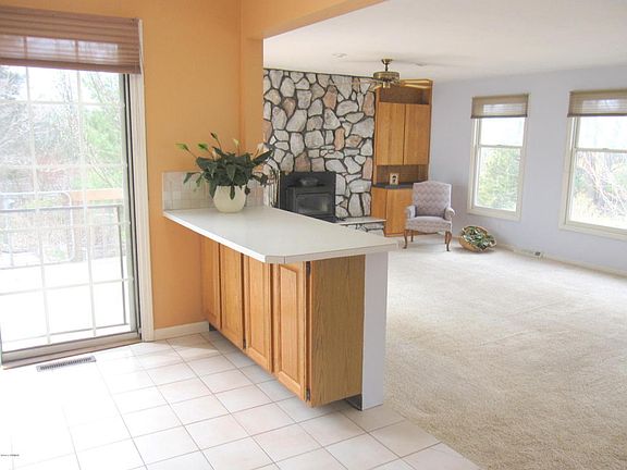 4th image of 581 Alta Dale Ave SE