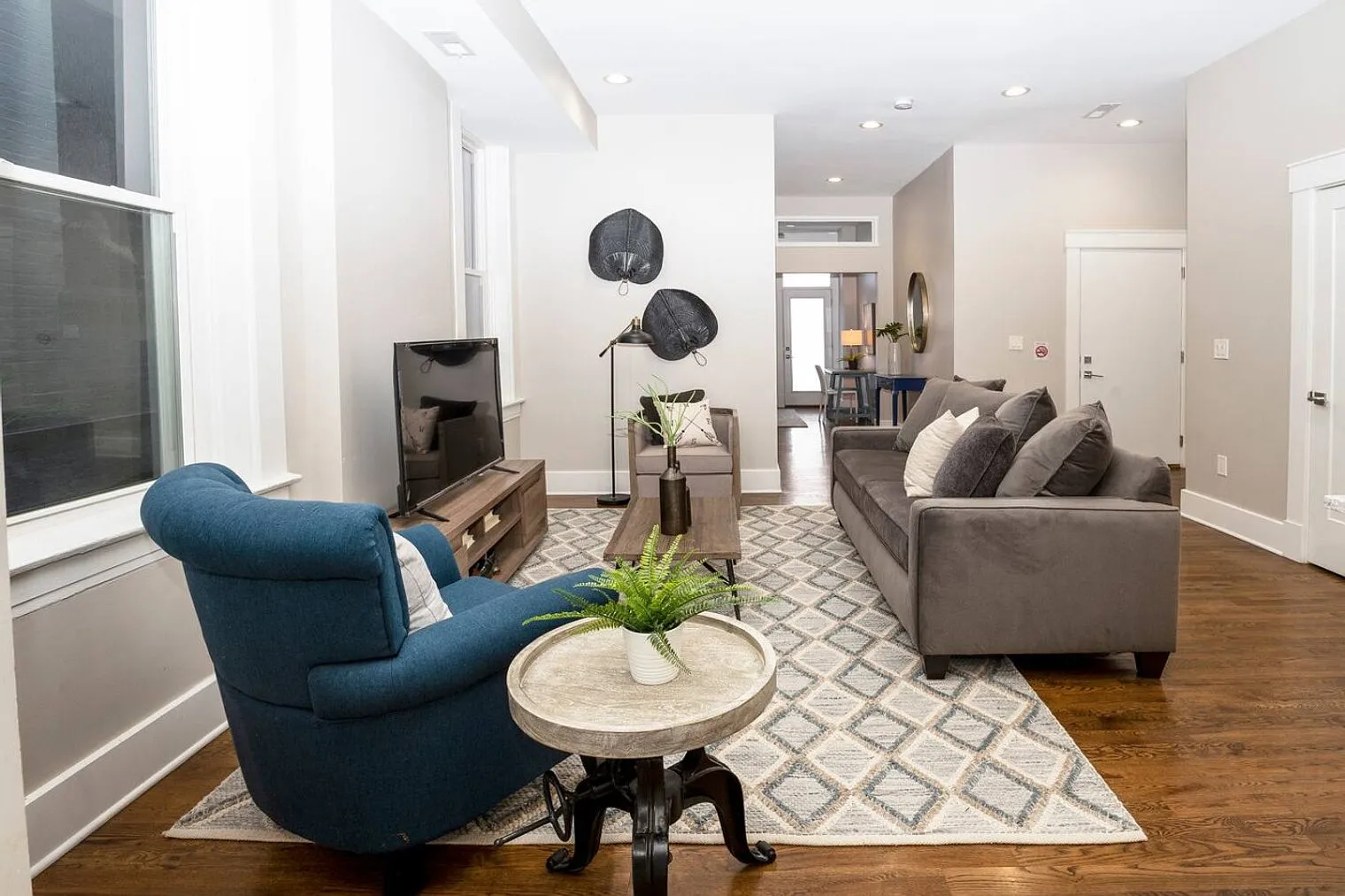 2 bed, 2.0 bath, $4,266 — Photo 2