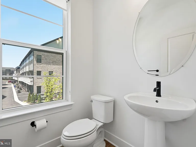 10235 Dalmatian St — Photo 10