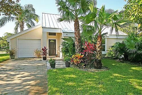 Welcome to Jacksonville Beach cottage living!