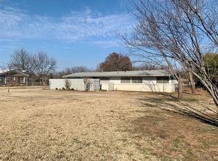 803 Sessions St, Bowie, TX 76230