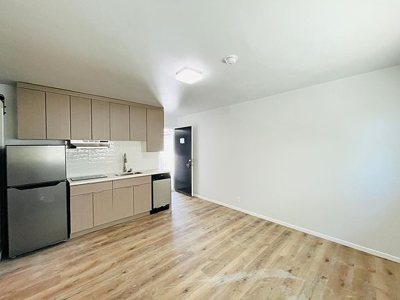 3rd image of 750 N Hayworth Ave #A