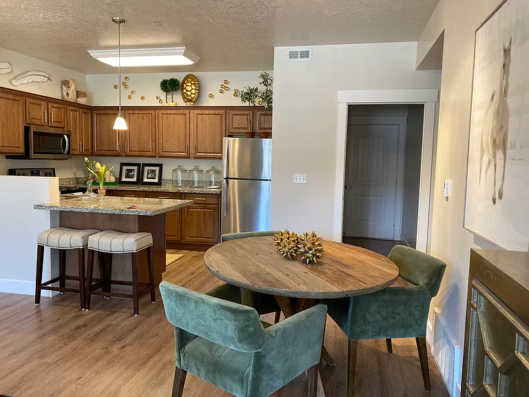 Riverwalk Apartments — Photo 14