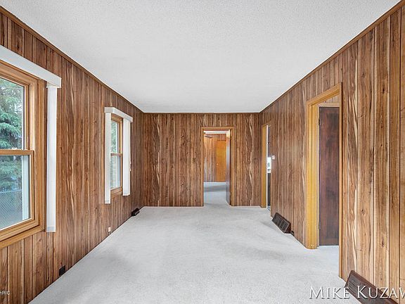 5th image of 1017 Aberdeen St NE