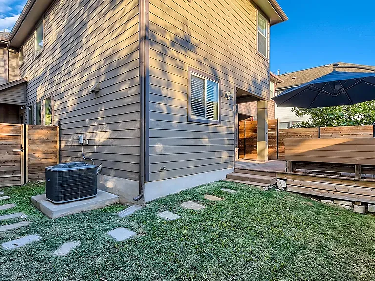 1817 Crown Dr — Photo 17