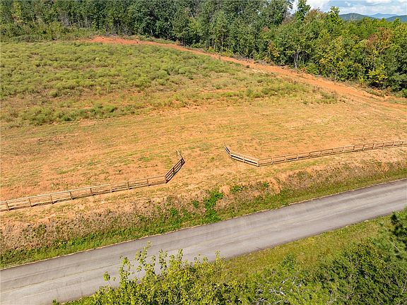 4th image of 1 Hood Rd