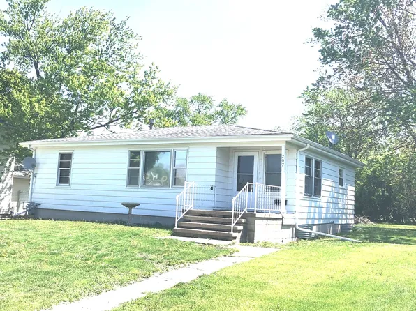 207 N Thomas St, Gilman, IL 60938