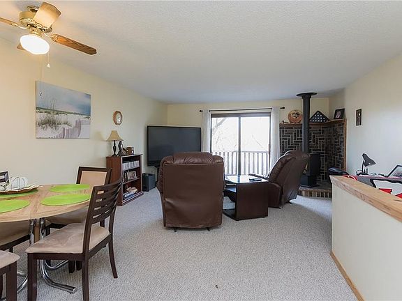 3rd image of 13 Annette Ln