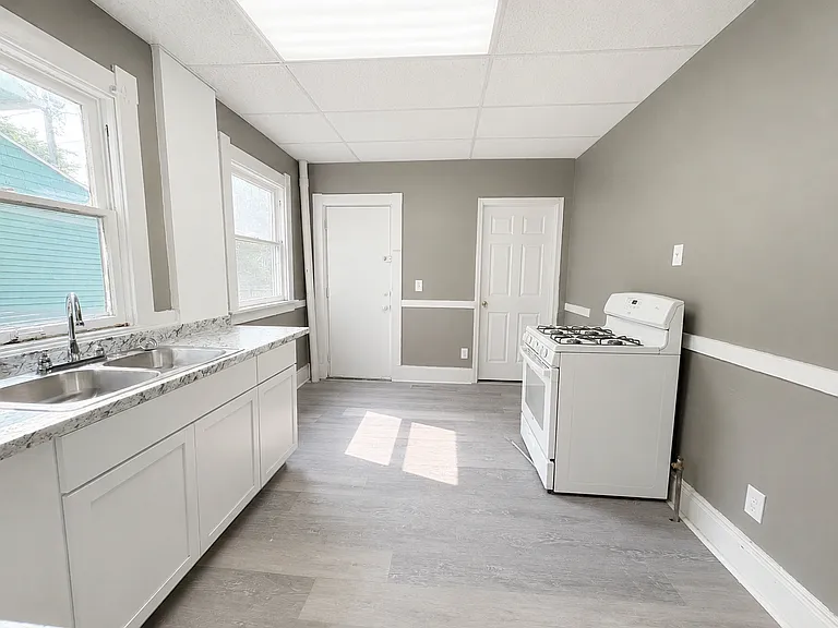 218 Kevin Pl — Photo 6