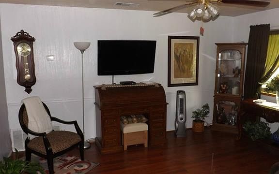 4th image of 607 Fairlawn Ct