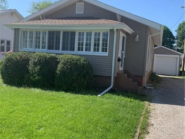 104 W 13th St, Tilton, IL 61833