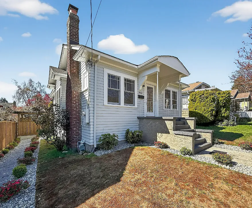 8037 Brooklyn Ave NE, Seattle - 2 — Photo 4