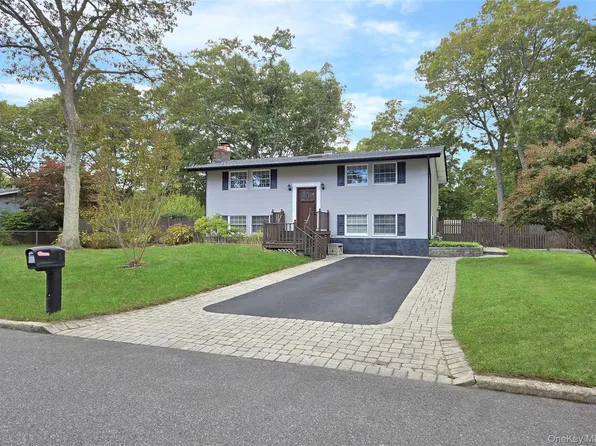 8 Stalker Lane, Setauket, NY 11733