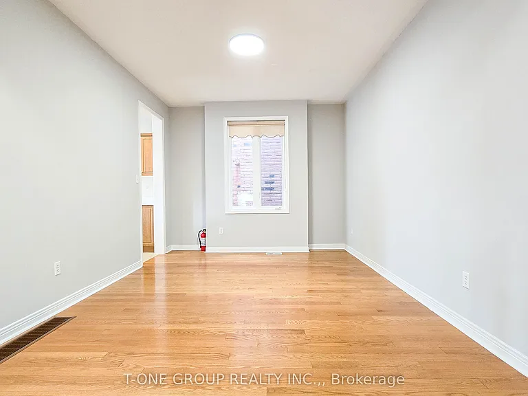 106 Castleglen Blvd — Photo 7