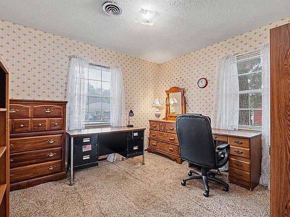 3rd image of 809 S Twin Cedar Dr