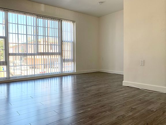5th image of 101 N Normandie Ave #105B