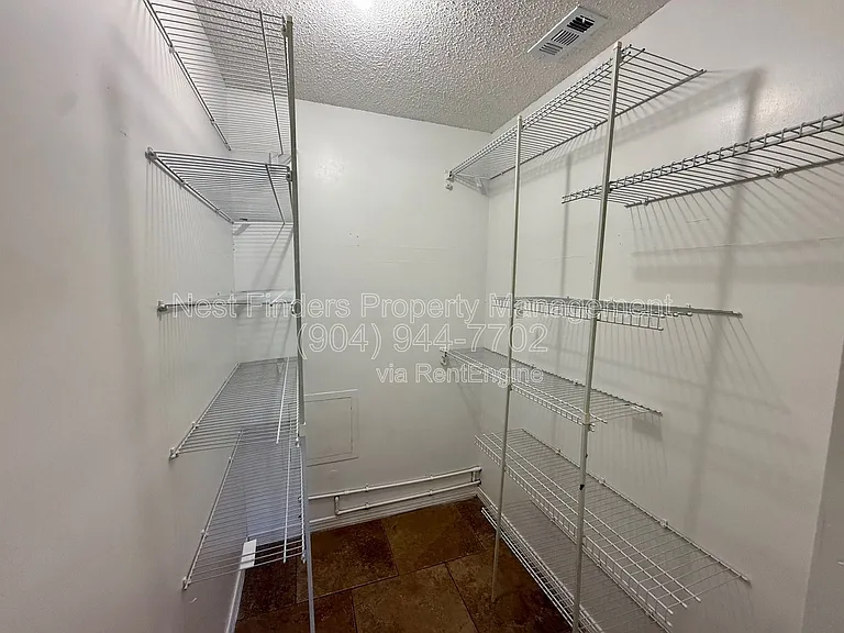 2429 Seabury Pl N — Photo 11