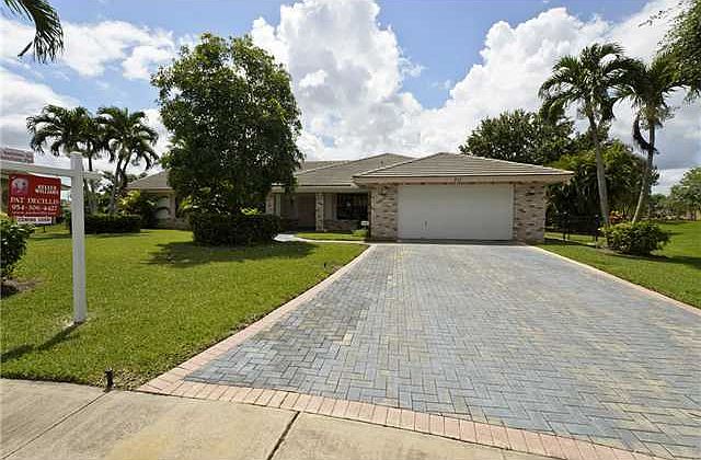 1st image of 211 NW 193rd Ave
