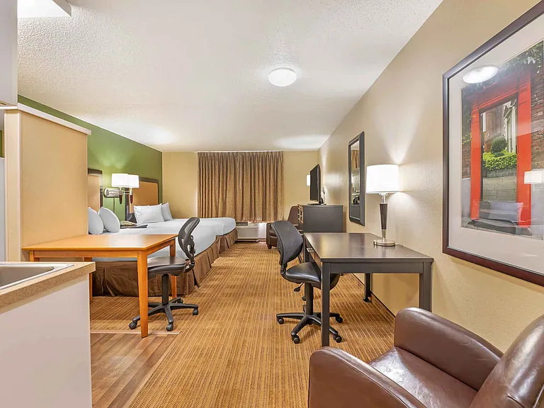 Studio Suite - 2 Full Beds