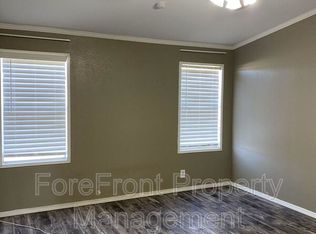 1555 S View Dr, Lytle, TX 78052