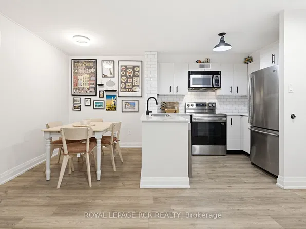 105 Victoria St #804, Toronto, ON M5C 3B4