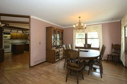 4th image of 2646 Belmont Ln E