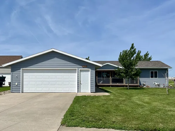 1441 Crested Ave, Pierre, SD 57501