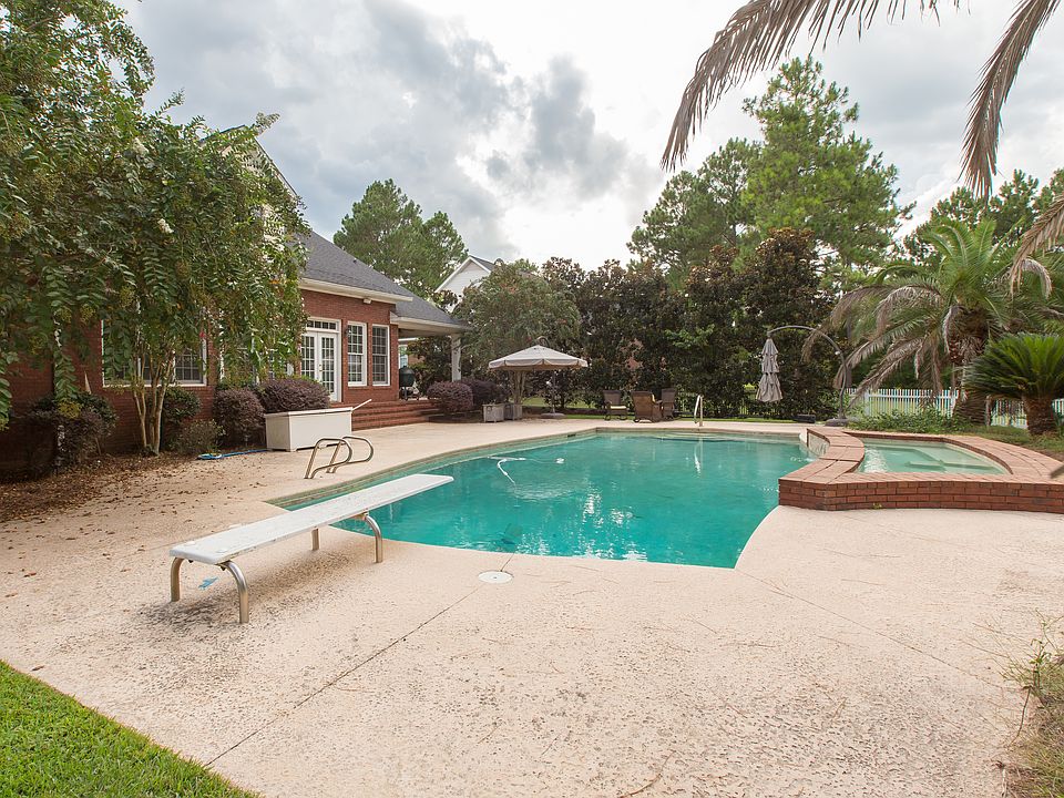 1st image of 162 Hank Dr