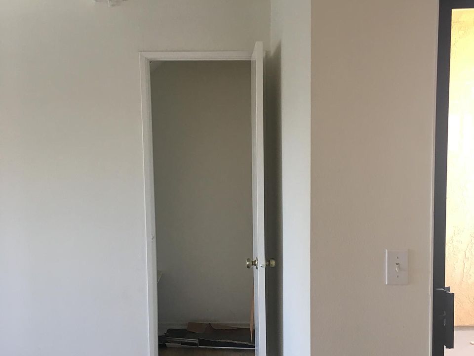 1st image of 2204 E 4th St APT 4